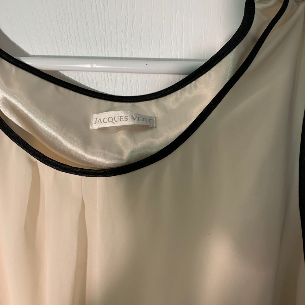 Jacques Vert sz 20 white sleeveless shirt.
